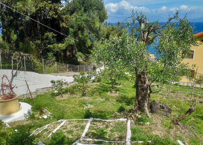 Eleni's & 1 Appartement