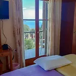 Eleni's & 1 Apartament Achílleion