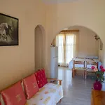 Eleni's & 1 Apartament